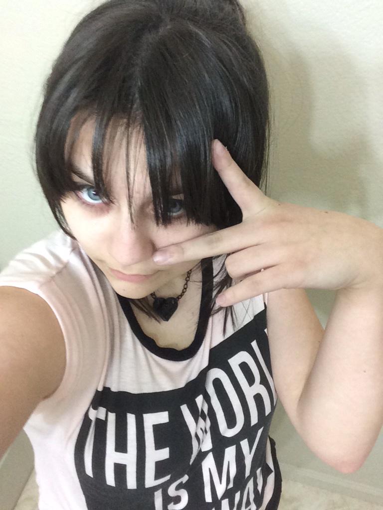 SpookHazard's tweet photo. Hey! It's been a while since I did a #PreShowerSelfie! http://t.co/t1SlGP1qGy