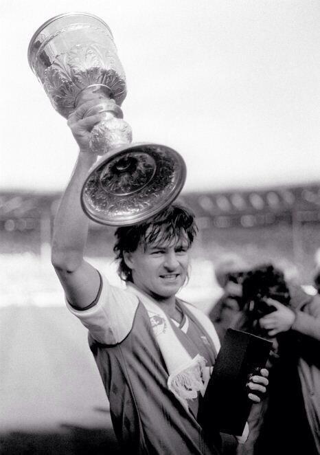 Happy 53rd Birthday Charlie Nicholas! Darling of Arsenal & the North Bank! Thanks for the memories. 
