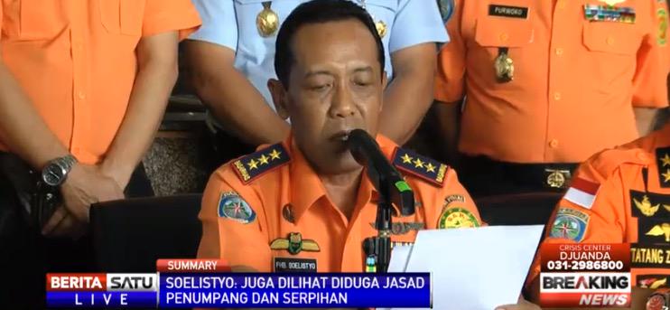 thejakartaglobe's tweet photo. Indonesia rescue team has confirmed with 95% certainty debris of #QZ8501 found http://t.co/LuT2mt1XWk http://t.co/kbEbpxsIuv