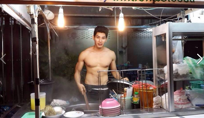 _nakedmenz's tweet photo. #_nakedmenz กินก๋วยเตี๋ยวเส้นไรดี http://t.co/C4Bs5Qr6WQ