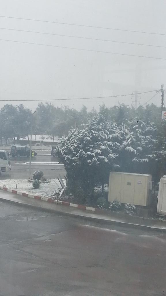 IrkinSey's tweet photo. Kar yağışı eee yılbaşı karsız geçilmez:)) http://t.co/qE9LF4qsp0