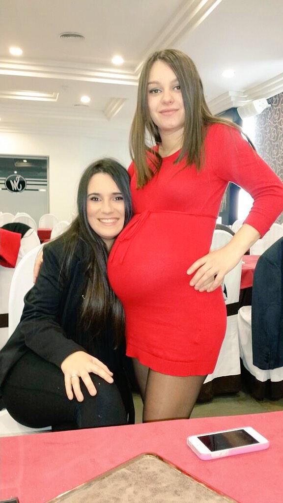 RakGuillem's tweet photo. @Natalia_Puerta1 @RoocioKuki @InessOrtega @BelnGonzlez 2015 empezamos con ellas y el!! http://t.co/iSLC6HcMM8