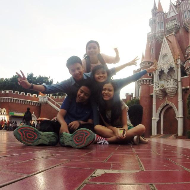 gritteagathaa's tweet photo. Bidadari Takut Jatuh Cinta special Taman Mini !! @hanggini @Umaykeren @endy_ganteng @ASP_Bidadari http://t.co/92aJ1vbSh6