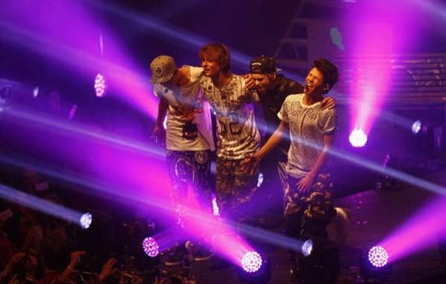 TheFooo_JP's tweet photo. 同月には初の単独ライブ #FoooExperience も行ない、その直後には彼らのTwitterのアカウントに公式マークが付きました。#Fooo2014TB http://t.co/hUr9YiCmI2