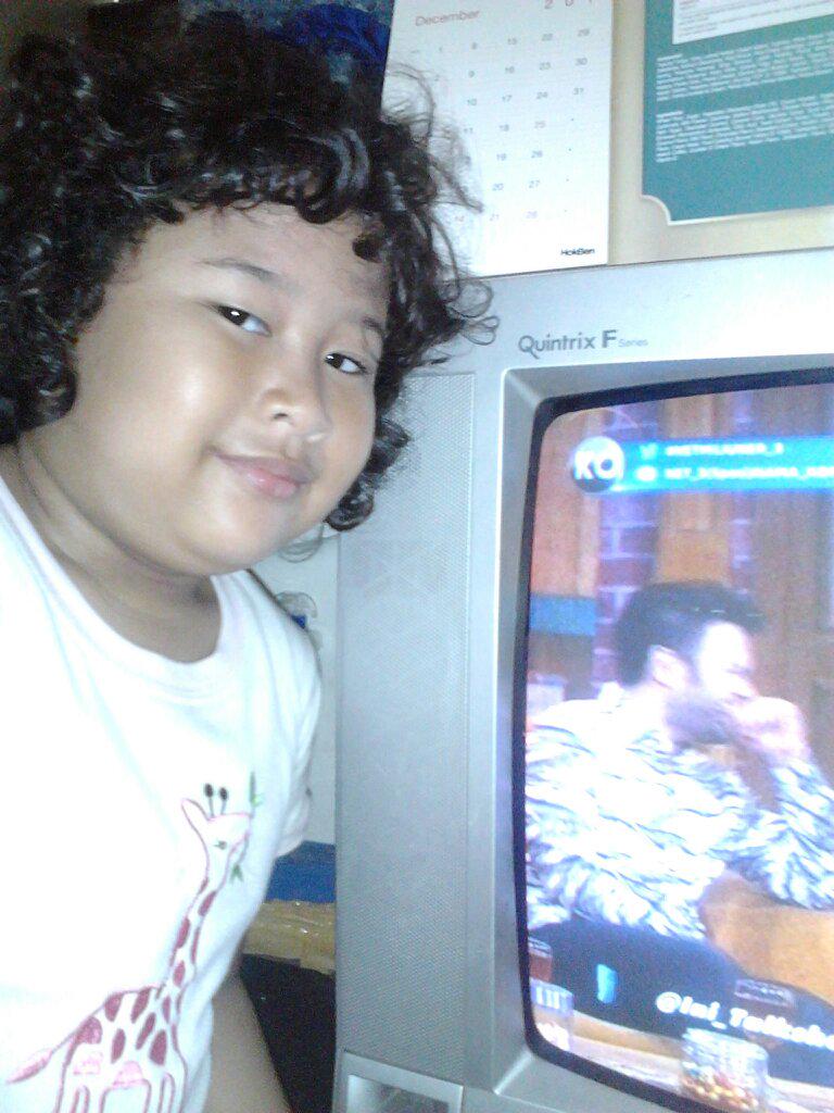 Febbycaman's tweet photo. Tenang deh nonton @Ini_Talkshow kakak sdh makan skrg tuh kan senyum @netmediatama #NETMILIUNER_3 http://t.co/2uj6vncqj9