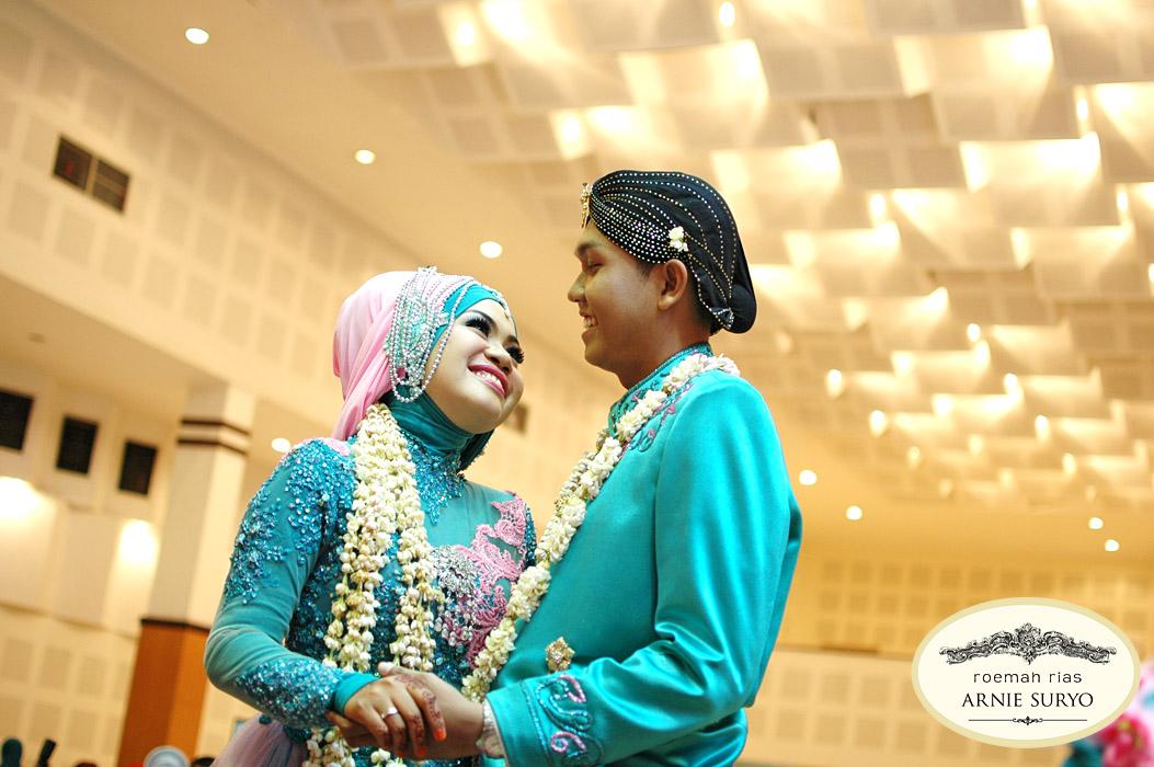 arniesuryo_mua's tweet image. #pengantinmuslim #pengantinhijab rahmi &amp;amp; ari by #arniesuryo #roemahriasarniesuryo #muajogja #riaspengantinjogja
