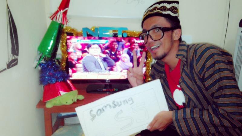 AreeLiem's tweet photo. @netmediatama "KO" #NETMILIUNER_3  kang sule  kalo siridho pengen deket ama neng maya kalo aq mah pengen deket ama S5 http://t.co/qcGdf9J7In