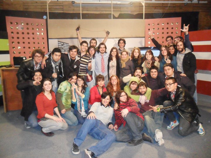 FCEIUchile's tweet photo. Con esta foto recordamos el proyecto "TV para Chile" impulsado por estudiantes y funcionarios del ICEI en 2011 http://t.co/oh4jwFKNHd