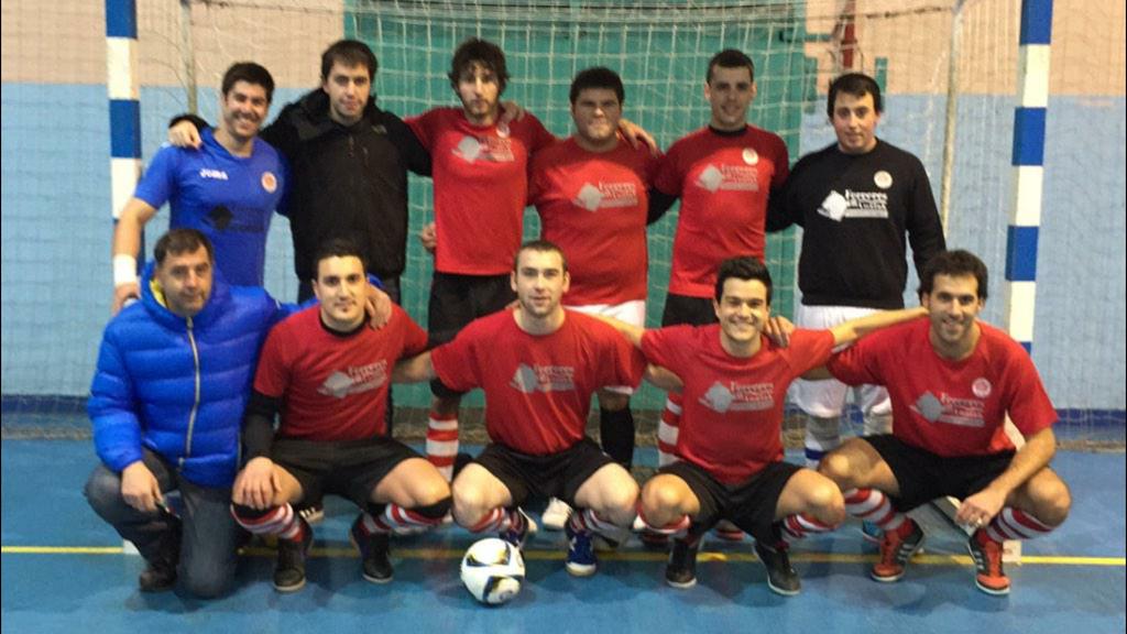 AntxoAF's tweet photo. AntxoAF 1-3 Ostadar. Golegilea Erla.
Sentsazio onak urteari amaiera emateko. 
Urteberri on eta ondo pasa
#alePescaus http://t.co/M0x9L1rHq1