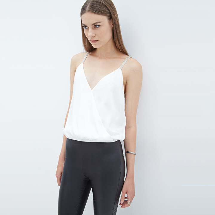 Forever21SA's tweet photo. This little number features beaded bejeweled spaghetti straps, perfect for vamping up a casual look! http://t.co/0W3PSu4O2Q