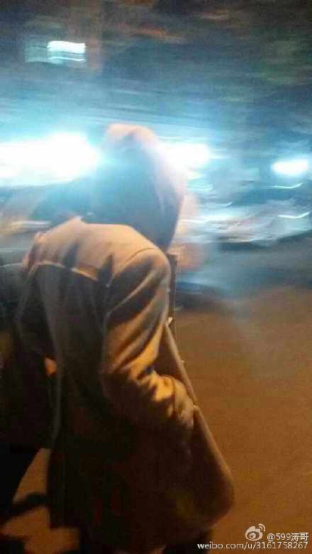 WearEXO_L's tweet photo. [INFO] Last night, Luhan went out to eat. (1st photo where Luhan went) (cr.599涛哥, via. ibaekrauhls) http://t.co/hmtpY5JZOg