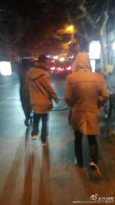 WearEXO_L's tweet photo. [INFO] Last night, Luhan went out to eat. (1st photo where Luhan went) (cr.599涛哥, via. ibaekrauhls) http://t.co/hmtpY5JZOg