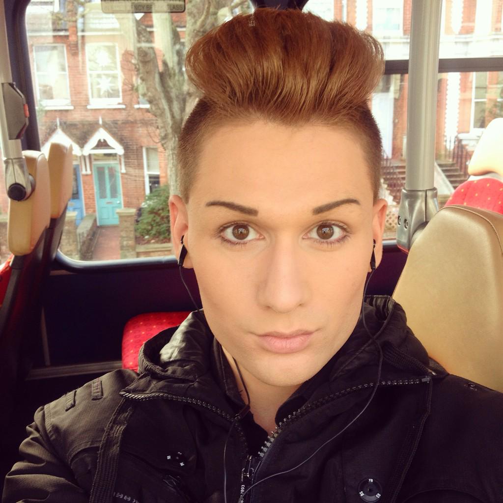 THEDannyGogo's tweet photo. Loving my NEW hair, living for the Glamorous! 
💇😊😚😛
#Reem #DannyGogo http://t.co/OE8jdLxCW5