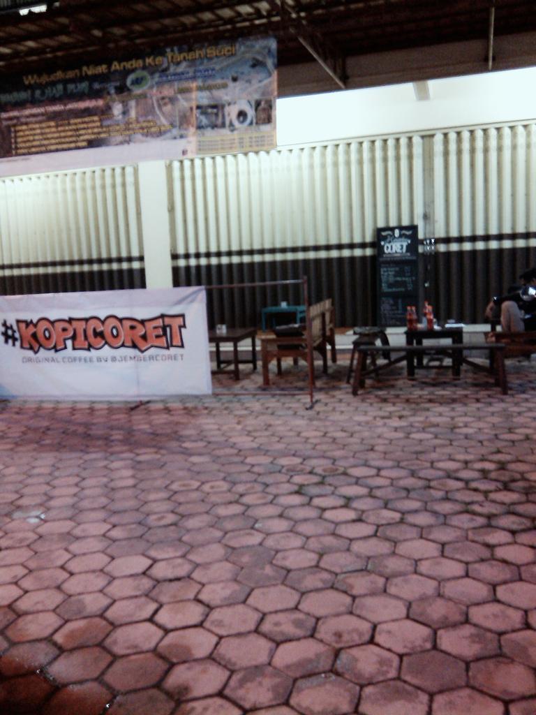 KopiCoret's tweet photo. #KopiCoret #KakiLima ada di jl.Danau Toba loh skrg. Mlipir yuk. ;)) http://t.co/OCHNUehj3e