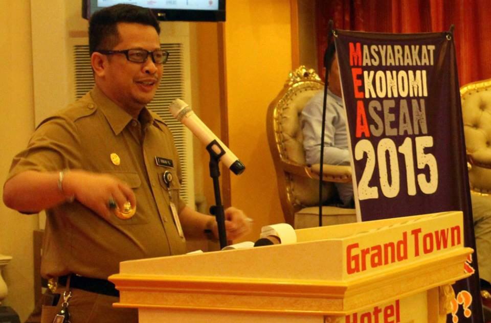 soalcerita's tweet photo. @NoneMacan Boyong Dua Penghargaan Bilateral untuk Sulsel http://t.co/1gOIp2YMYq @Syahrul_YL http://t.co/pwPGph12zE