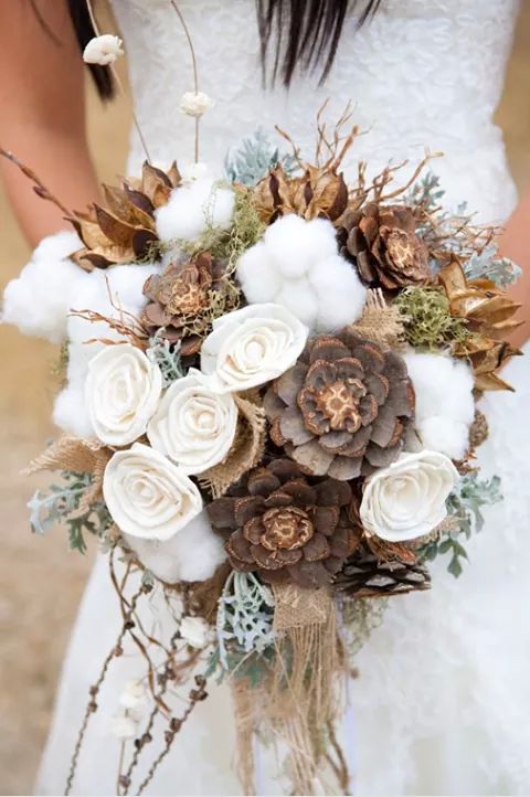 MinouWedding's tweet photo. #Bouquet invernale, #tavola #glitter e #bridal #Pronovias...per dire un #si l'ultimo dell'anno che vale tutta la vita http://t.co/Xo1sJ7NZ2g
