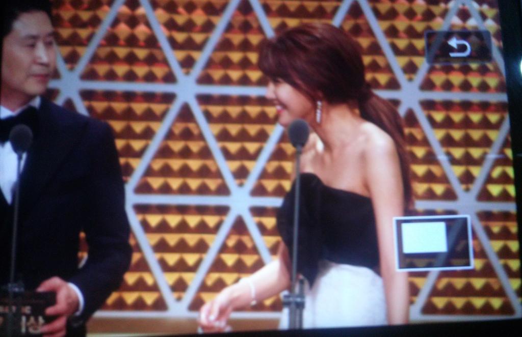 [PIC][30-12-2014]Hình ảnh mới nhất từ MC SooYoung tại "2014 MBC Drama Awards" + Nhận giải "Female Excellence Award – Mini Series" B6GnVAzCcAImuMN