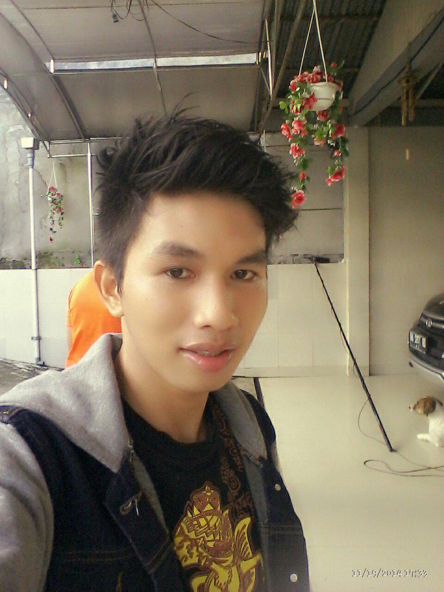 SindiranTeman's tweet photo. Vote admin JT di http://t.co/Oi3aH1hM6u #NyongNonaDigital2015 http://t.co/g9NcBVtj1s