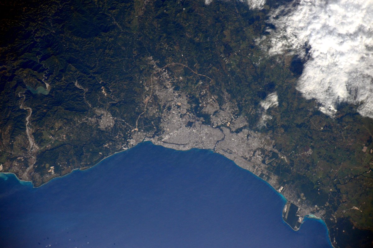 AstroSamantha's tweet image. (IT) Ciao Repubblica Dominicana! Immersa nel verde c'è la capitale Santo Domingo, patrimonio mondiale #UNESCO!
