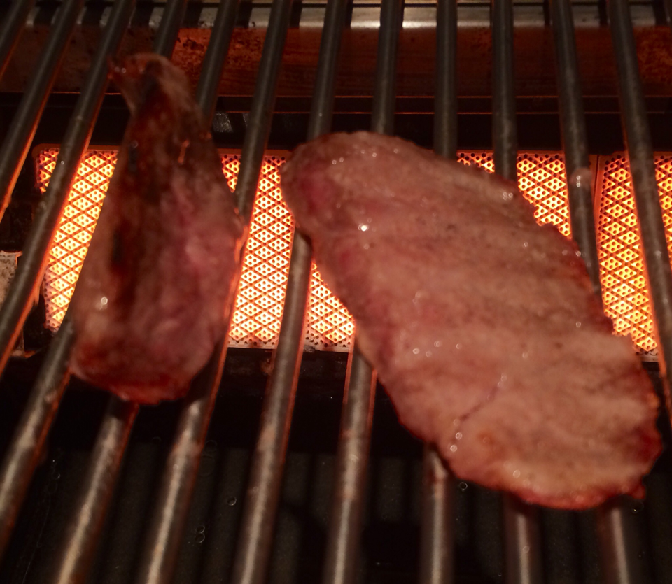 mikami_shiori's tweet photo. お肉が立ったー！！(左側) http://t.co/PLKP94SYO6