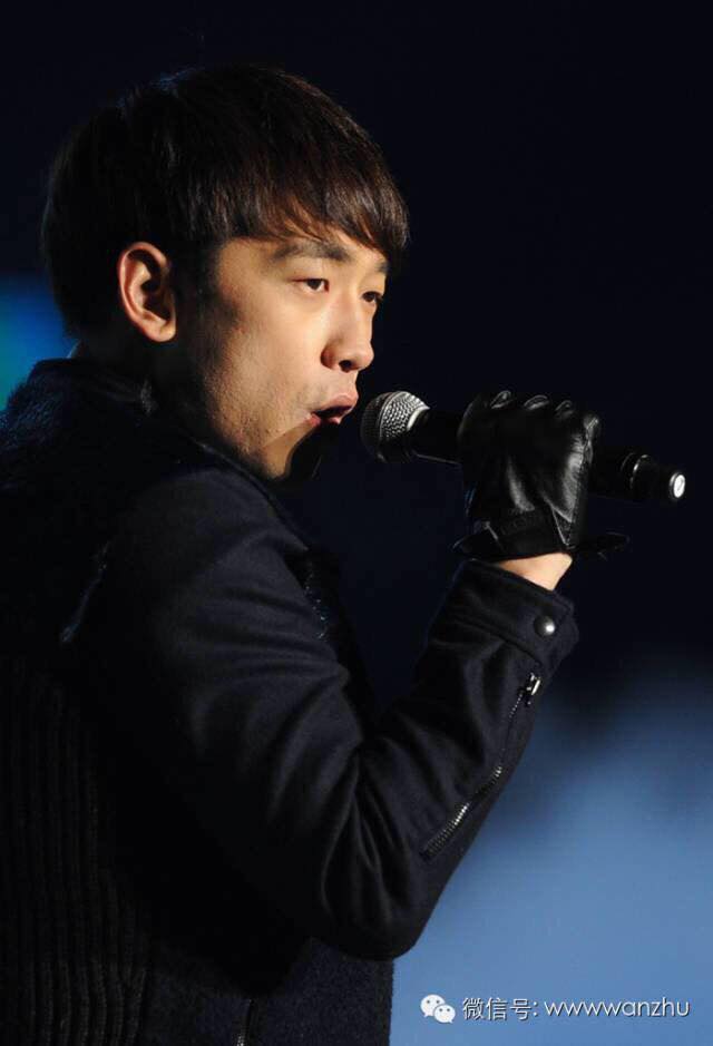 CloudUnite's tweet photo. #Rain 2014.12.28 Shanghai Plaza Night Festival ~ Credit as tagged http://t.co/ntxErmxtfr