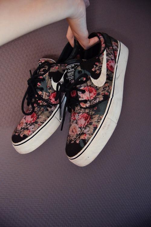 JanoskiiPorn_'s tweet photo. Floral 😍 http://t.co/uoanF98XIR