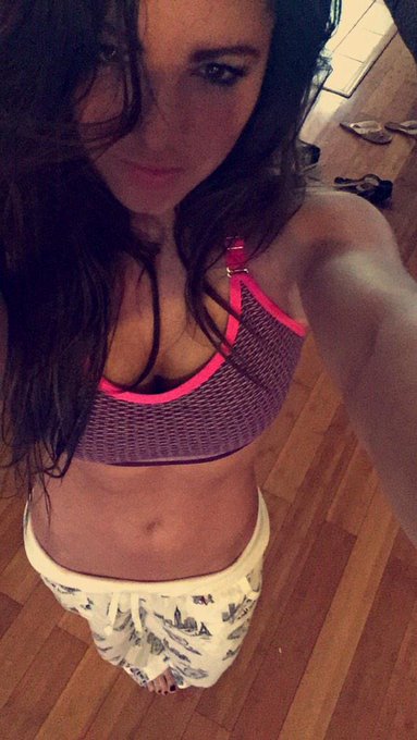 Oh fl what awful weather you have today! Perfect day for my pjs! #comfy #messyhair #nomakeup #iwokeuplikethis<a href="/tag/nomakeup"class="tags"><span>#nomakeup</span></a><a href="/tag/iwokeuplikethis"class="tags"><span>#iwokeuplikethis</span></a><a href="/tag/comfy"class="tags"><span>#comfy</span></a><a href="/tag/messyhair"class="tags"><span>#messyhair</span></a>