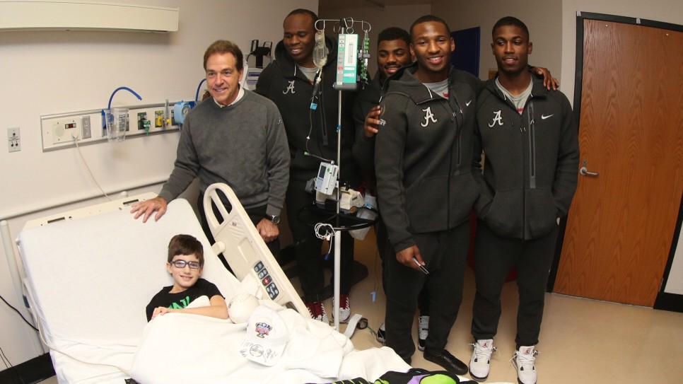 AlabamaFTBL's tweet photo. Alabama visited the children's hospital on Monday in New Orleans. #SugarBowl #RollTide http://t.co/w7j2GcerHR http://t.co/WhtTVOTgc5