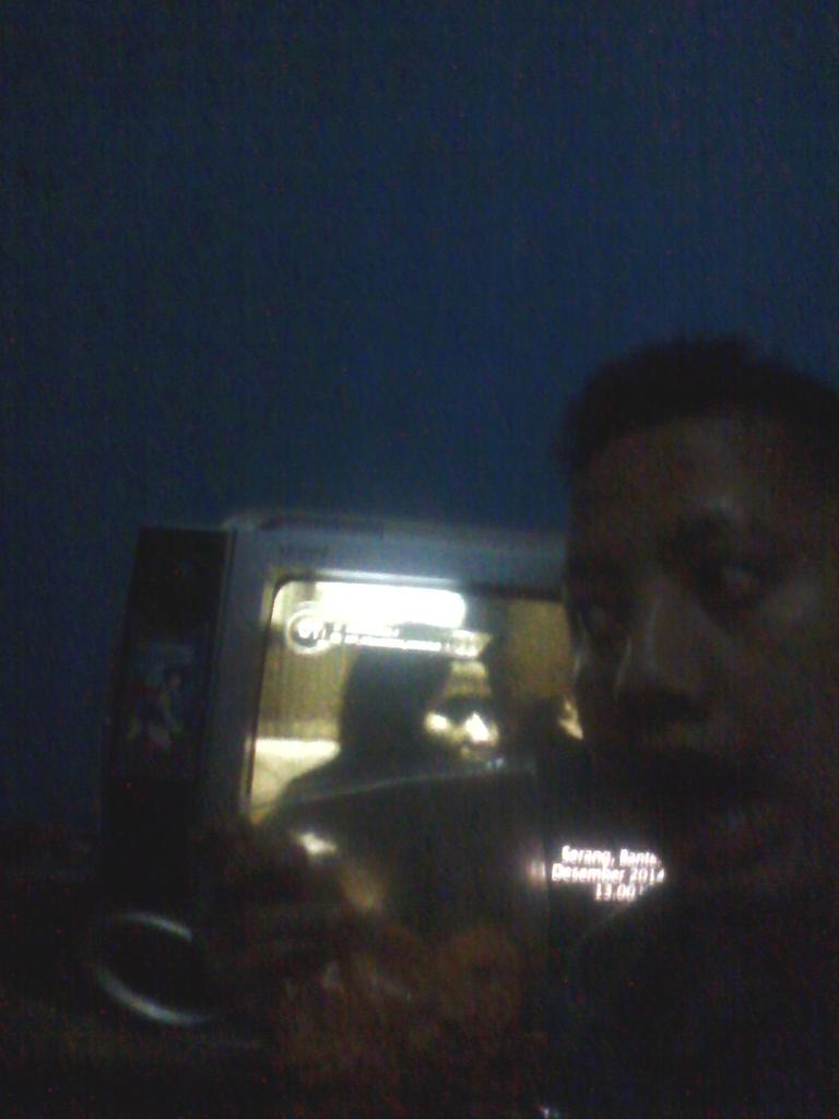 Dhanz99_'s tweet photo. Kalau pake S5 ga bakal burem begini @netmediatama #NETMILIUNER_4 Clue UT http://t.co/bRtV3lJv3E