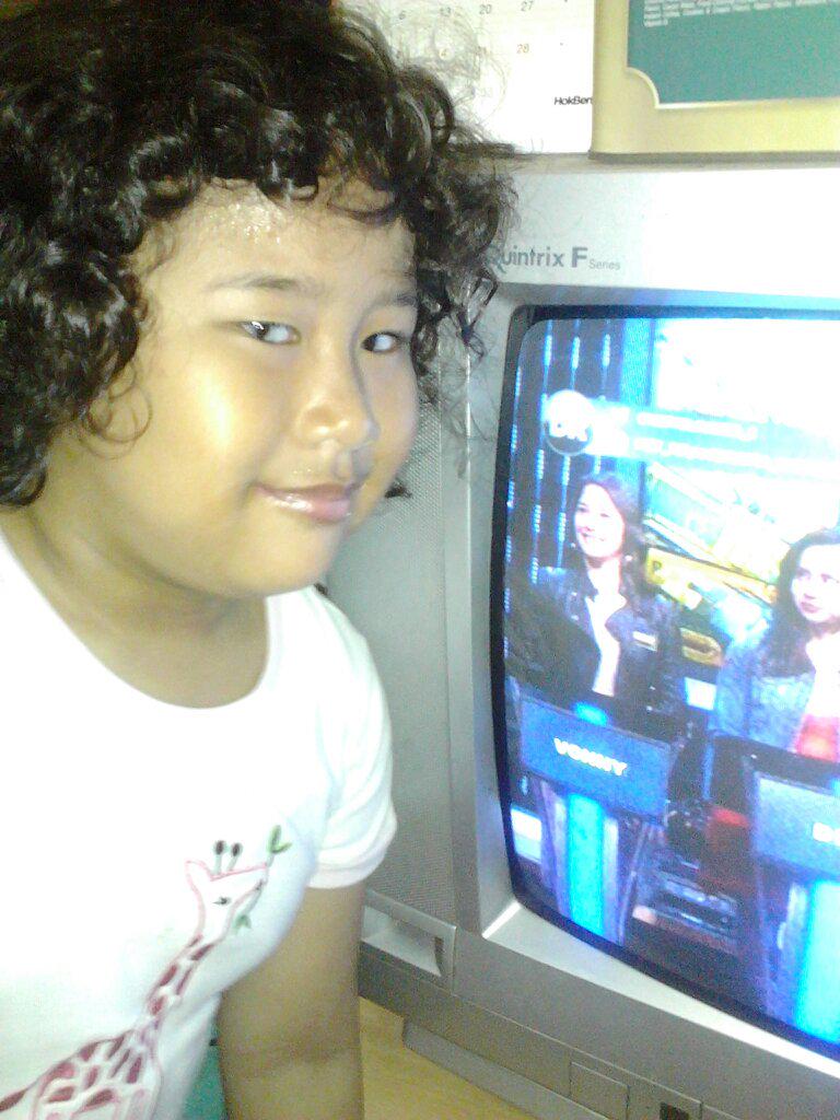 Febbycaman's tweet photo. BR EA KO UT = BREAKOUT sayang sekali acara 86 kakaknya sdh tdr @netmediatama #NETMILIUNER_GP http://t.co/Pn3EihNC0t