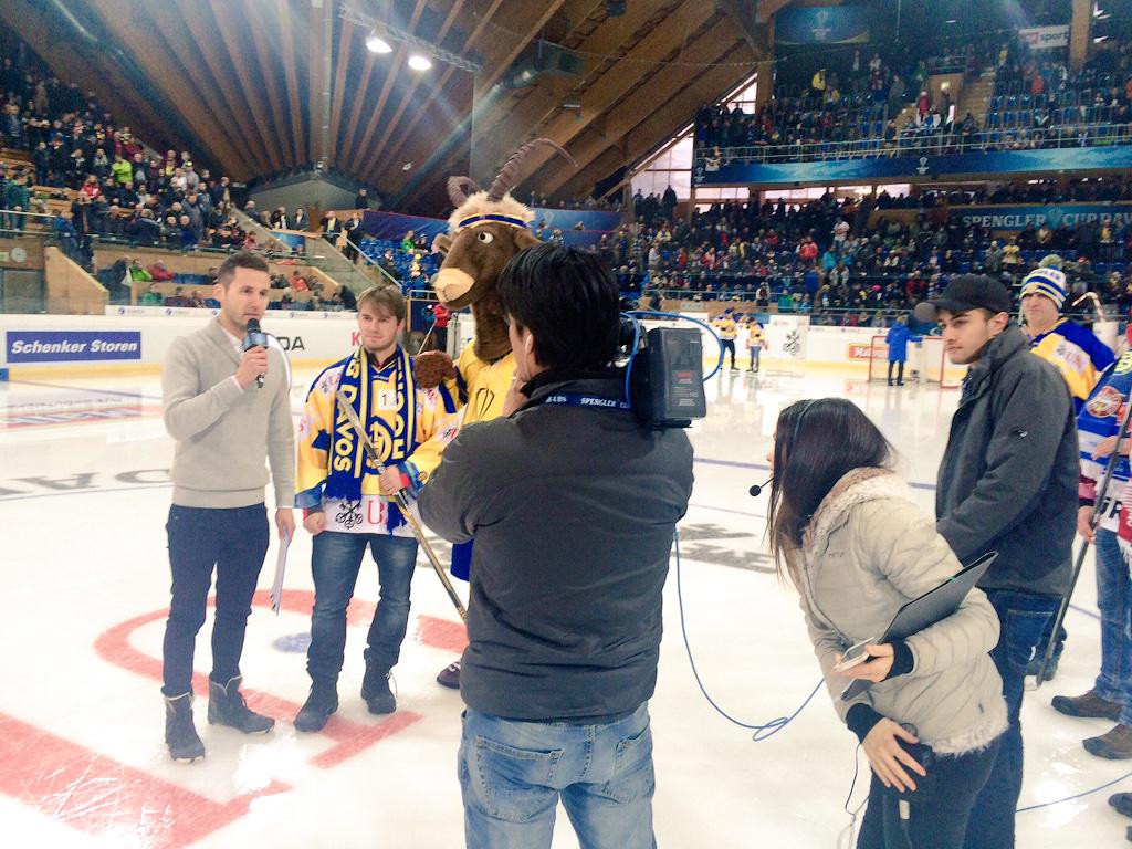 Ausflug aufs Eis. #spenglercup14 #pausengame #preisübergabe