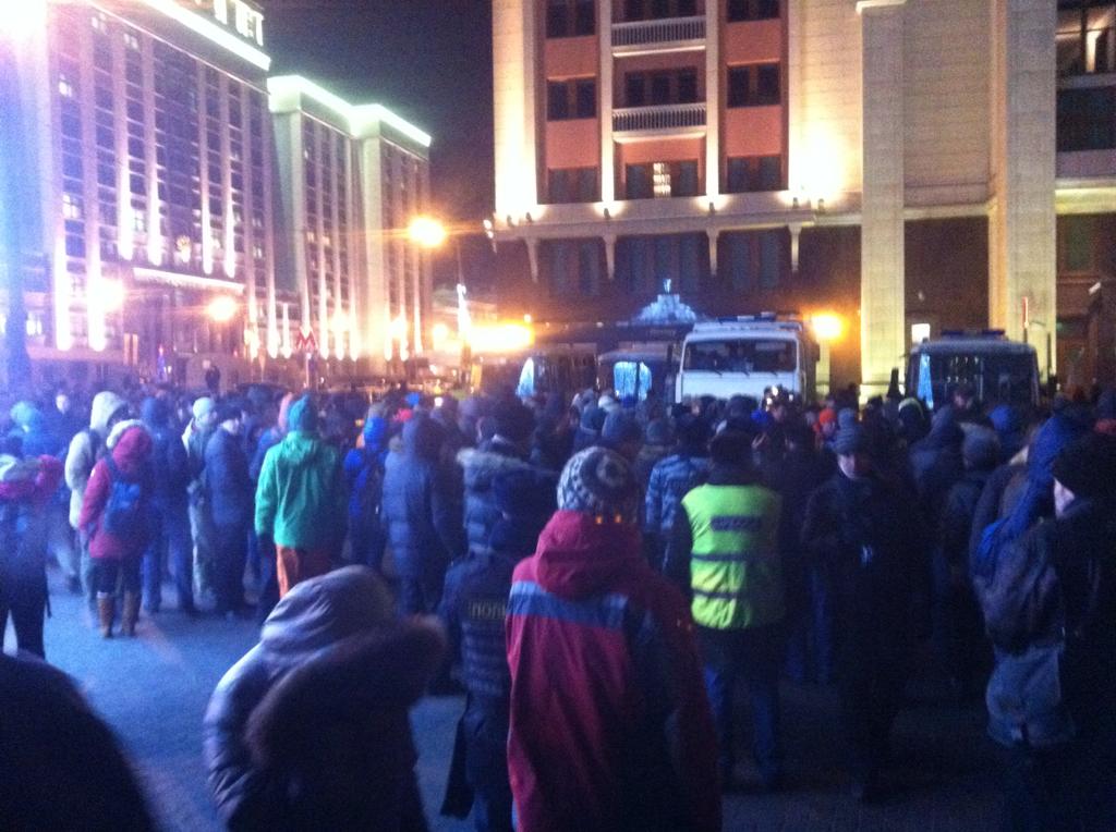 #Moscow: People gathering against Putin's tyranny and lawlessness. About 3-5k there now  pic.x.com/gIXDRbqpF5