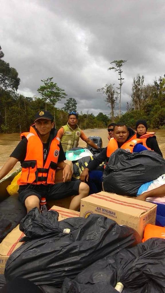 ERCBentong's tweet photo. Team Pnyelamat dari @jpamwp @jpamdw  bntu hntar makanan di Daerah Maran, Phg @Zahid_Hamidi @kpjpam @KDNPUTRAJAYA http://t.co/GAAz7coiEU