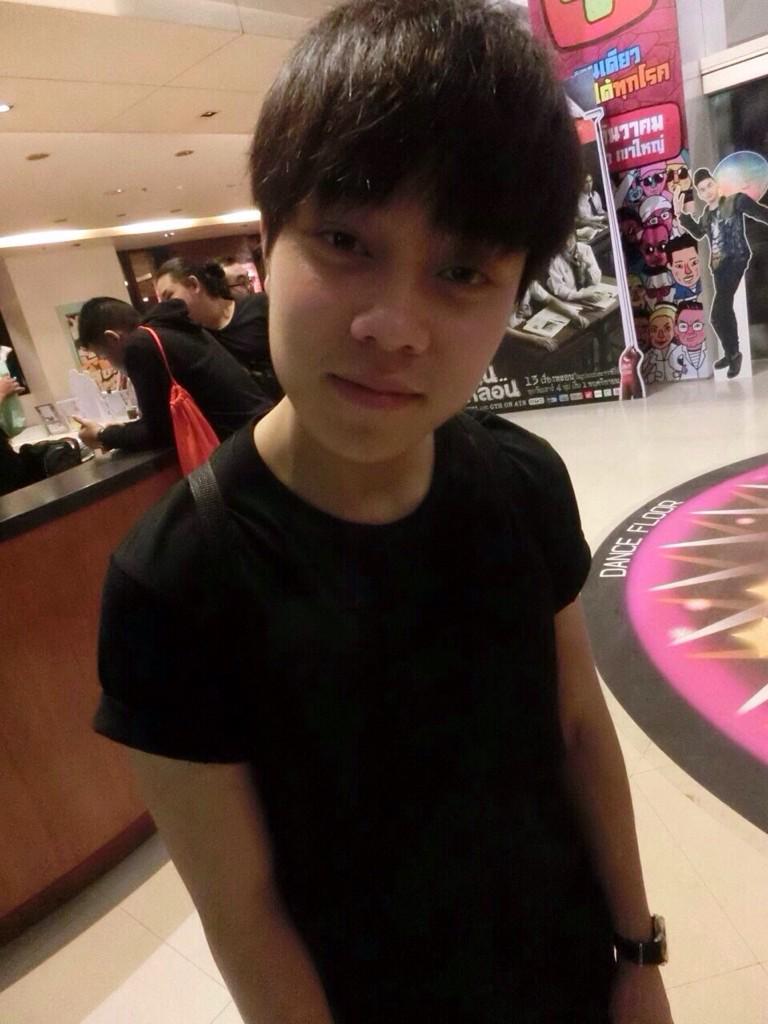 ไม่ง่วงเท่าไร แค่ตาปรือ
ฝันดีในวันดีๆครับ #HappyGunnJDay