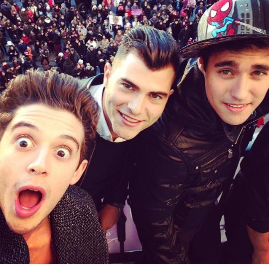 LEONVARGASMUSIC's tweet photo. "@frederico_itali: Obrigado Madrid 😀 http://t.co/D5GMIdLNBs"