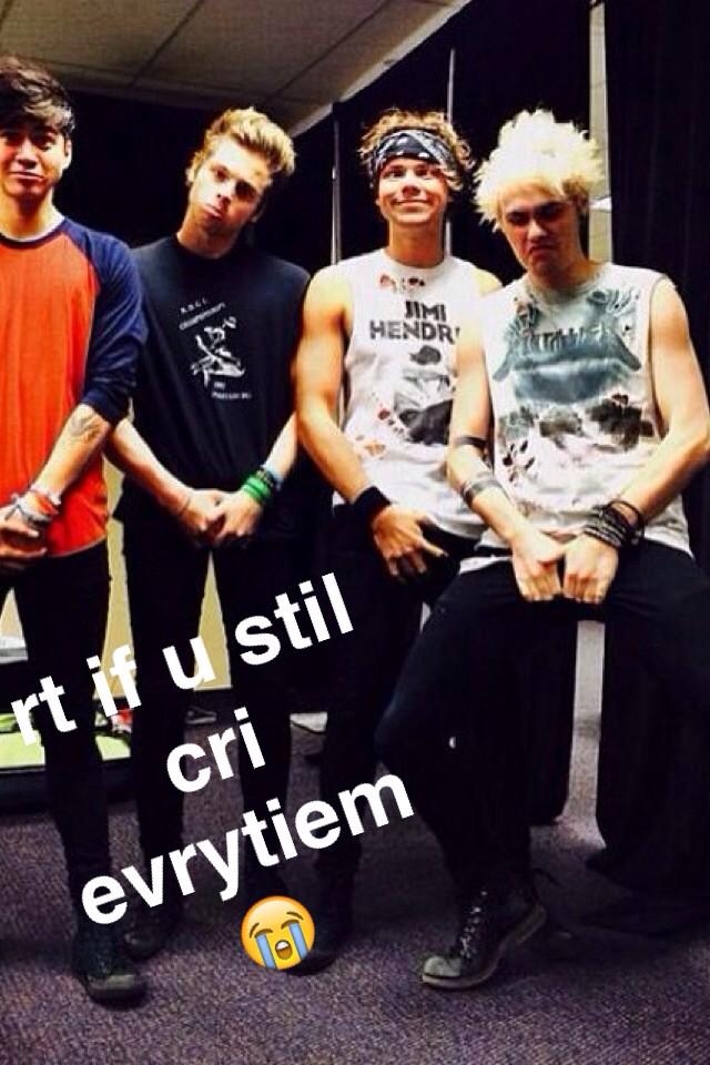 5SOSUPDATEWW's tweet image. 😭😭 #HERESTO5SOSMEMORIES -em