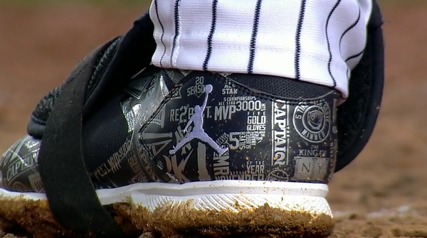 TheBsblr's tweet photo. Derek Jeter's cleats. 😍 #RE2PECT http://t.co/tI9o9PWa2N