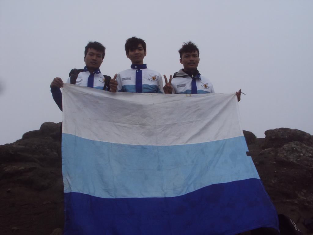 ChattTMp's tweet photo. @xtc_ciber #anniversaryXTC mt.ciremai http://t.co/XJsRbuQcEt