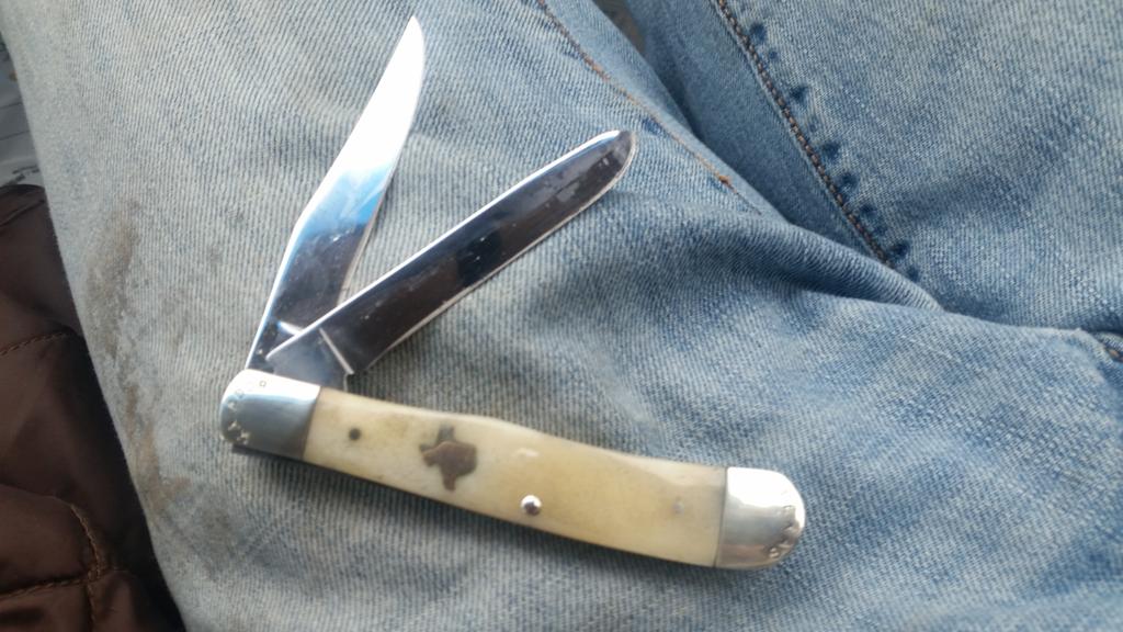 anthonywitek's tweet photo. My new knife>> #MooreMaker http://t.co/9Pmi1gb73D