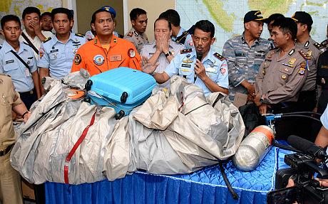 isagoallive's tweet photo. A MUST READ.. #AirAsia Relatives Mourn As Bodies Are Recovered From #Java_Sea http://t.co/Teaer2rPYA http://t.co/X0dsIhCNiM