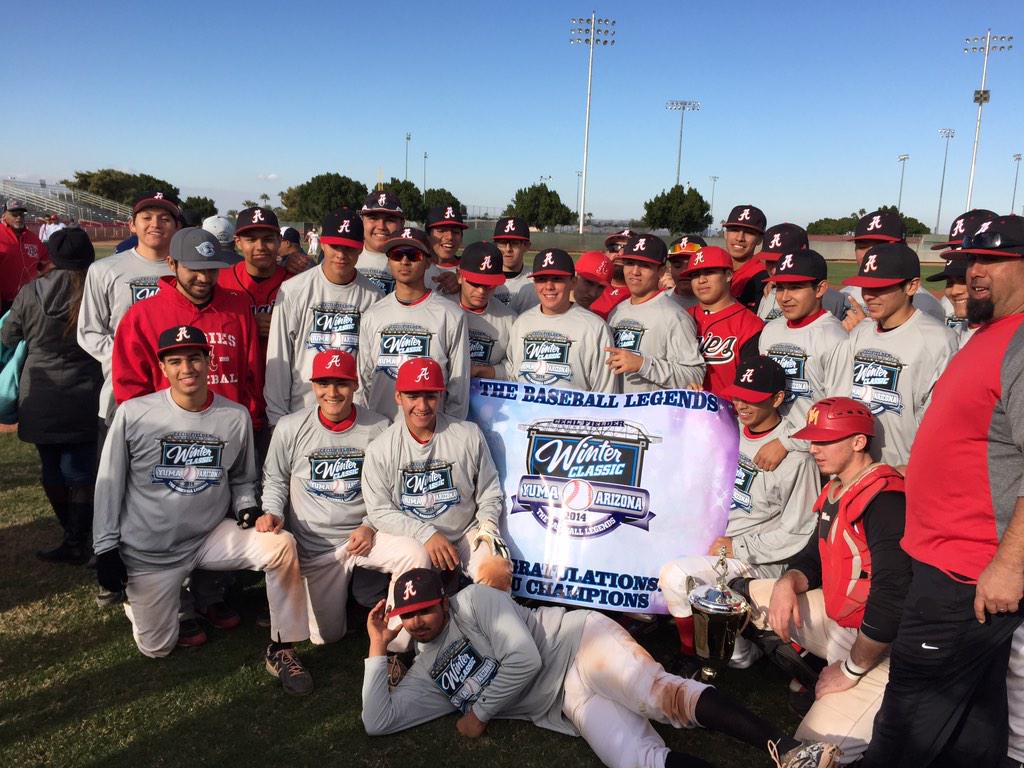 pelonroge's tweet photo. Holding the banner. Great job @aggiesbeisbol 18u champions. http://t.co/uTqg39evBn