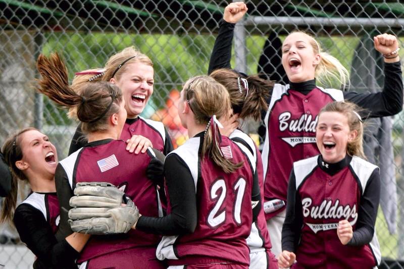 iLetsPlayBall's tweet photo. Let me give you boys a hint, don't ever forget to retweet the softball players. #LetsPlayBall http://t.co/TBdCctefyT