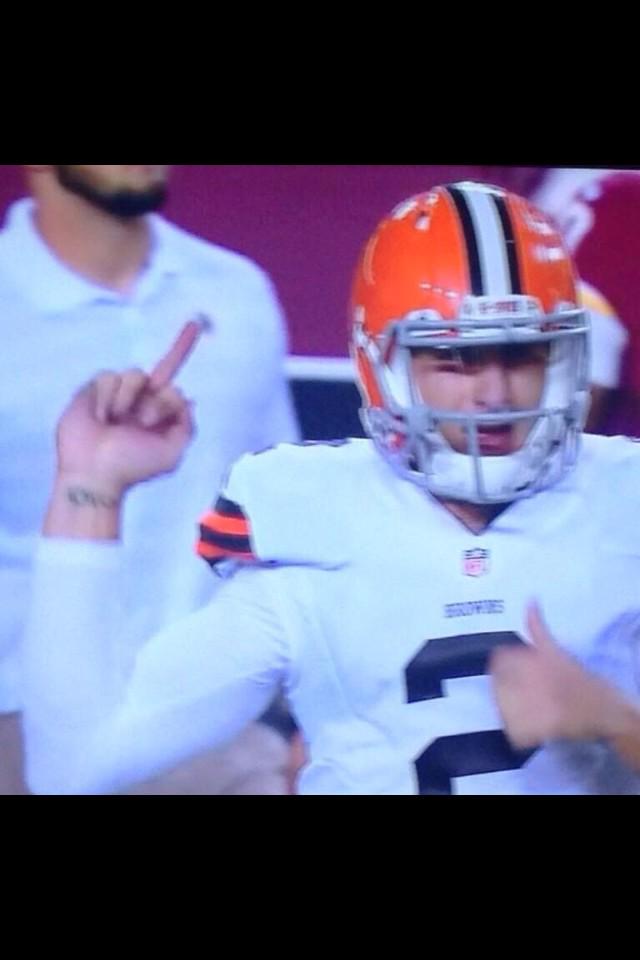 Notjohnnymanz's tweet image. When the teacher says I dismiss you not the bell