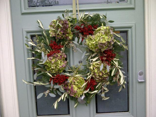 CubeTuition's tweet photo. Amazing wreath by #helenedwards @thevelvetdaisy http://t.co/Y6qdbGa3YZ
