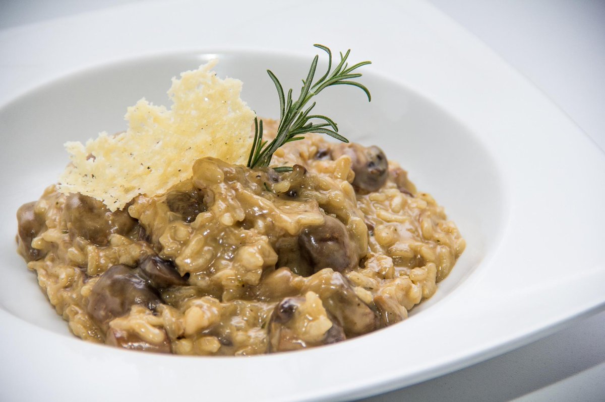 planetbistro's tweet photo. Risotto de champiñones con esencia de frufas y galleta de Parmesano. Te lo recomendamos. @planetbistro te espera! http://t.co/IGjlRvcs25