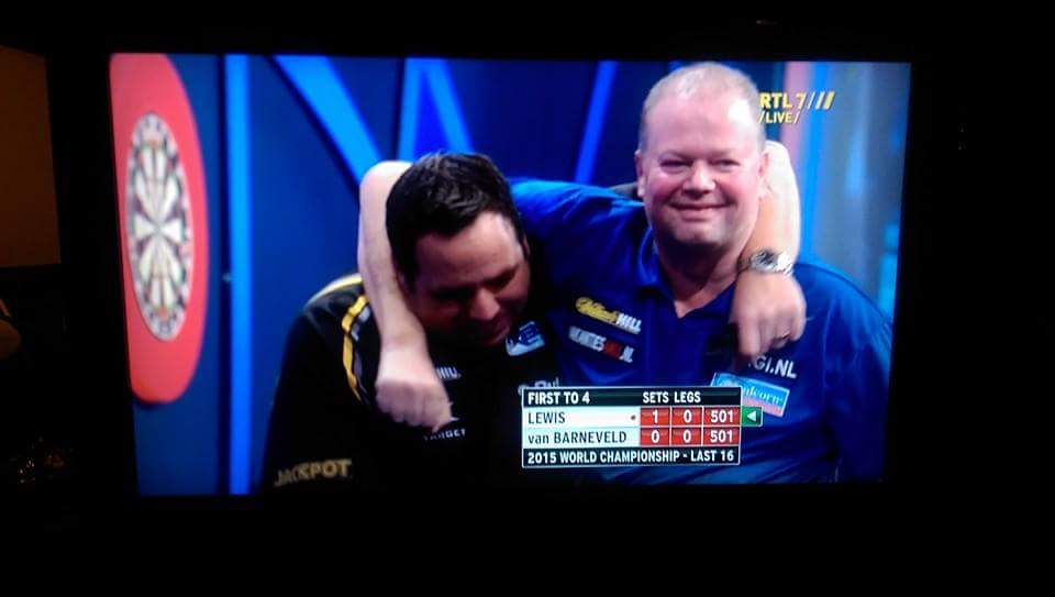 B6IK30RIIAEgUsi.jpg:large