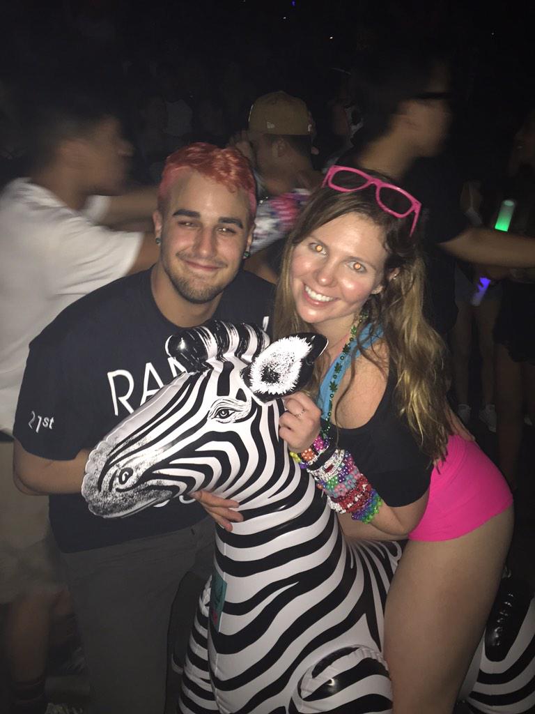 SolsticeVibe's tweet photo. #OMFGNYESD @OMFGNYE killed last night! Can't believe we have 2 more days! Much love to all of the beautiful souls! 😘✨ http://t.co/RV2wct7LX9