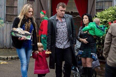 KatSlater9's tweet photo. @RoxyMitchell_x  @Amy_Branningx  @1_alfiemoon  @Tommymoon_ http://t.co/z0Hpr4xAaO
