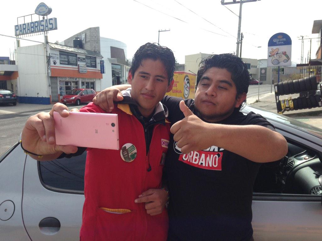 HackUrbano's tweet photo. Aqui con los fanseses http://t.co/ZKqVNSEyBK
