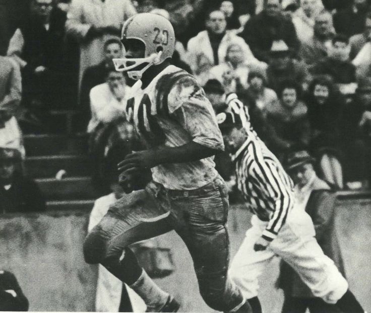 Happy Birthday to Oregon legend and NFL hall of famer Mel Renfro!  